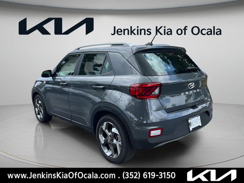 Used 2025 Hyundai Venue SEL FWD image 5