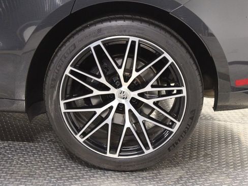 Certified 2023 Porsche Macan Turbo image 16