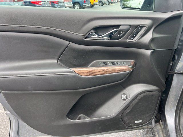Used 2020 GMC Acadia Denali w/ Technology Package AWD/4WD image 27