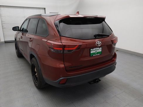 Used 2019 Toyota Highlander SE AWD/4WD image 5