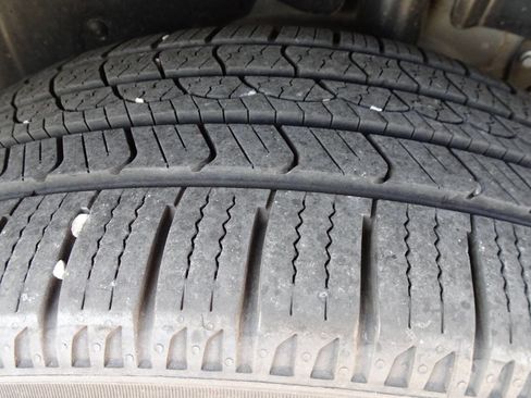Used 2014 Ford Explorer XLT w/ Equipment Group 202A AWD/4WD image 12