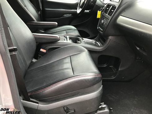 Certified 2019 Dodge Grand Caravan GT image 28