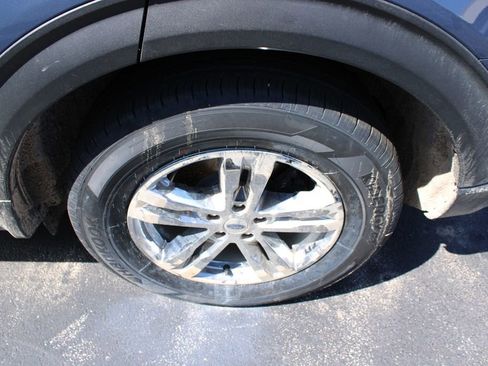 Used 2021 Ford Explorer XLT w/ Equipment Group 202A AWD/4WD image 8