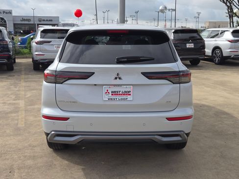 New 2026 Mitsubishi Outlander SE FWD image 4
