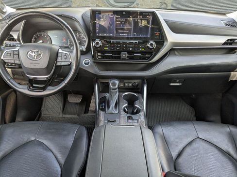 Used 2021 Toyota Highlander Limited FWD image 19