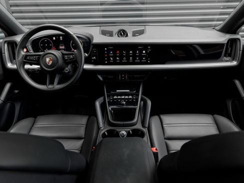 Used 2025 Porsche Cayenne Coupe image 16