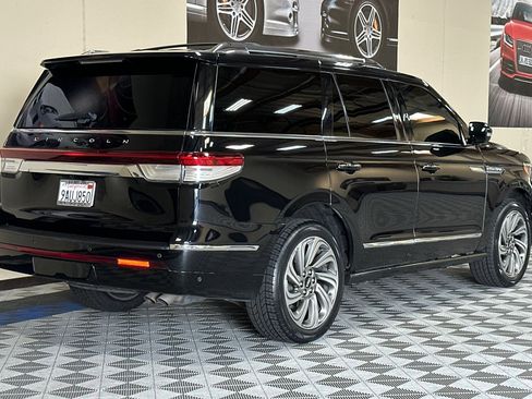 Used 2022 Lincoln Navigator Reserve image 4