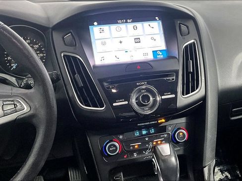 Used 2018 Ford Focus Titanium w/ Titanium Technology Package FWD image 6
