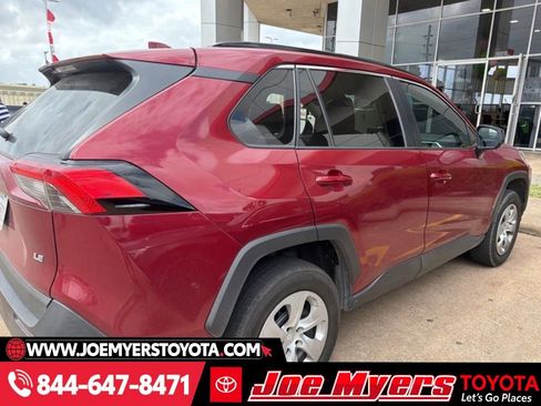 Used 2020 Toyota RAV4 LE image 3
