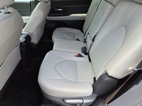 Used 2024 Toyota Grand Highlander AWD image 18