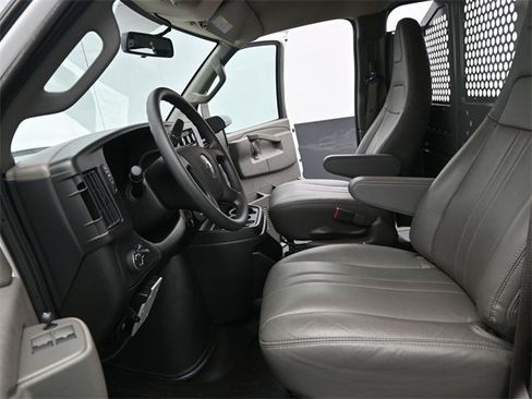 Used 2023 Chevrolet Express 2500 Extended image 13