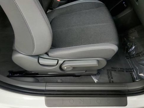 Used 2024 Hyundai Ioniq 5 SE RWD image 36