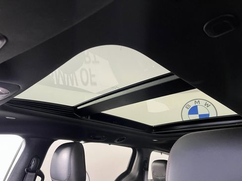 Used 2019 Chrysler Pacifica Touring-L image 32