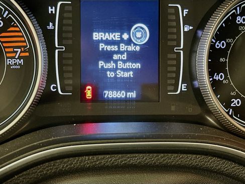 Used 2019 Jeep Cherokee Latitude Plus AWD/4WD image 19