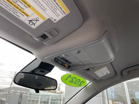 Used 2021 Chevrolet Equinox LS image 24