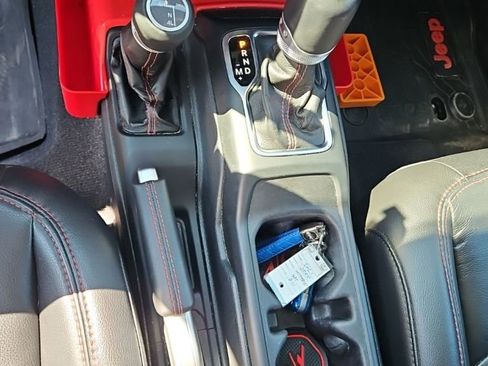 Used 2021 Jeep Wrangler Unlimited Rubicon w/ Xtreme Recon 35" Tire Package AWD/4WD image 17