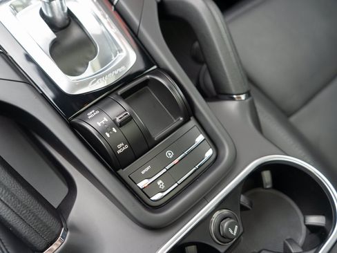 Used 2018 Porsche Cayenne S AWD/4WD image 23