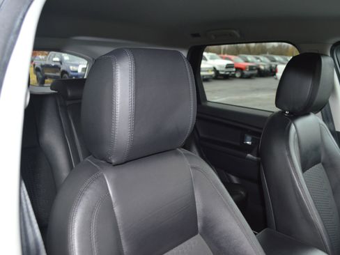 Used 2018 Land Rover Discovery Sport SE image 20