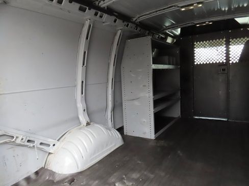 Used 2018 Chevrolet Express 2500 w/ Driver Convenience Package image 27