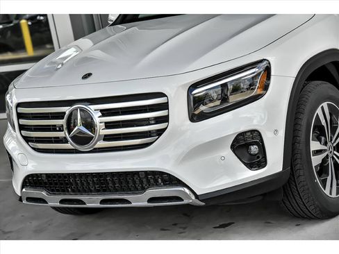 Certified 2025 Mercedes-Benz GLB 250 4MATIC image 4