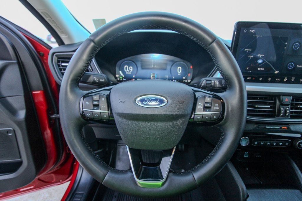 Used 2023 Ford Escape Platinum AWD/4WD image 18