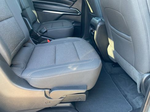 Used 2025 Chevrolet Traverse LT image 19