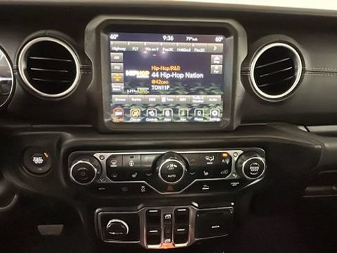 Used 2023 Jeep Wrangler Unlimited Sahara w/ Cold Weather Group AWD/4WD image 22