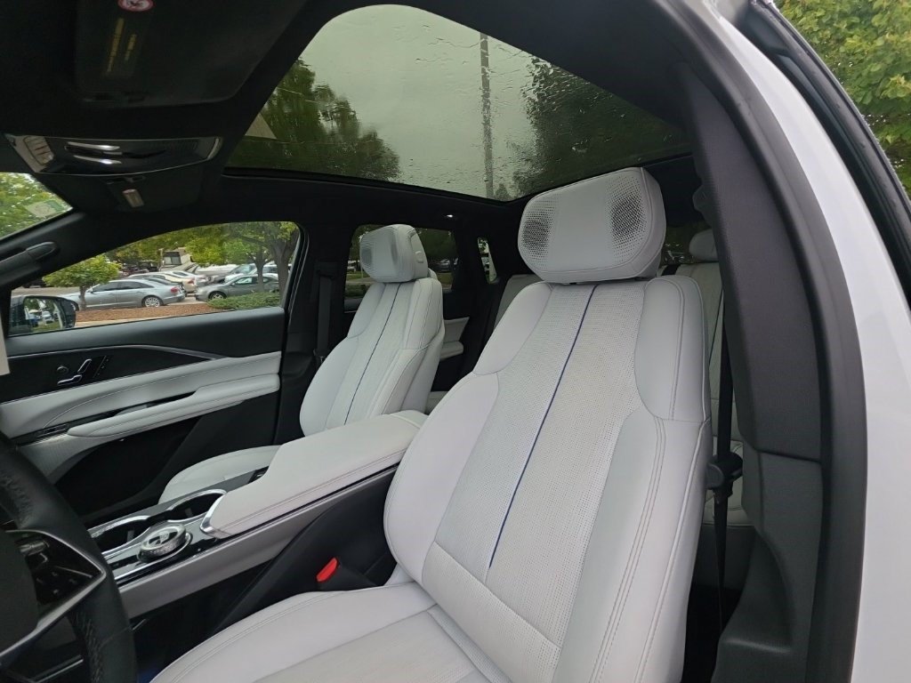 Used 2024 Cadillac Lyriq Luxury AWD/4WD image 28