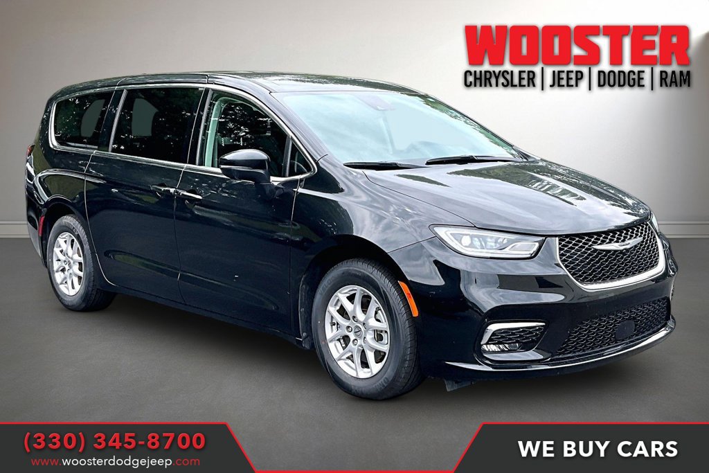 Used 2023 Chrysler Pacifica Touring-L FWD image 1