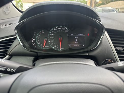Used 2020 Chevrolet Trax LT w/ LT Convenience Package FWD image 19