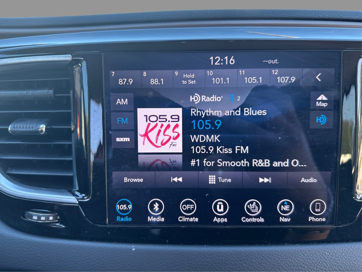 Used 2018 Chrysler Pacifica Touring-L Plus FWD image 25