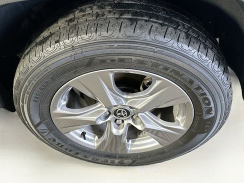 Used 2025 Toyota RAV4 XLE image 11