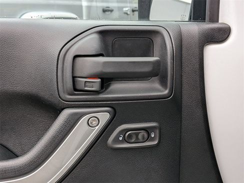 Certified 2016 Jeep Wrangler Unlimited Rubicon image 11