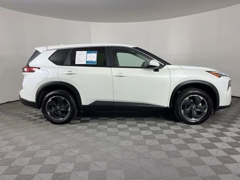 Used 2024 Nissan Rogue SV image 17
