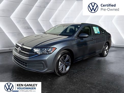 Used 2023 Volkswagen Jetta SE FWD image 1