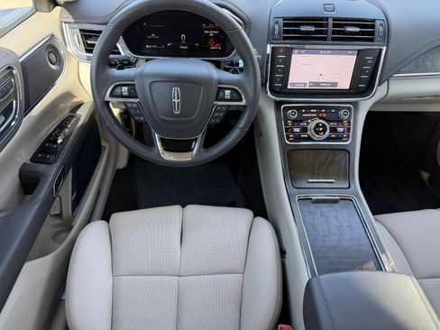 Used 2020 Lincoln Continental w/ Premium Package image 12