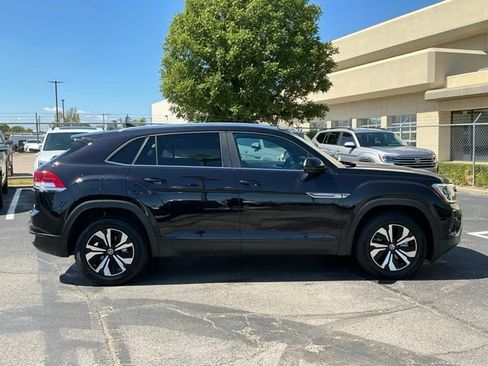 Certified 2024 Volkswagen Atlas Cross Sport SE FWD image 2