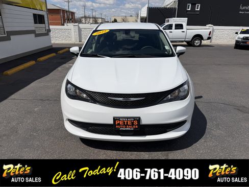 Used 2022 Chrysler Voyager LX FWD image 7