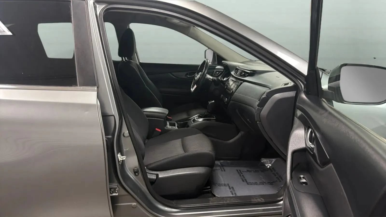 Used 2017 Nissan Rogue SV FWD image 22