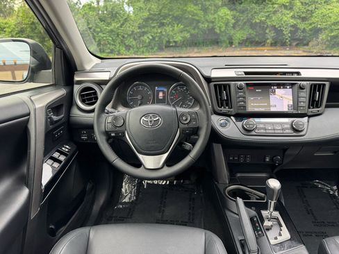 Used 2018 Toyota RAV4 Limited FWD image 27