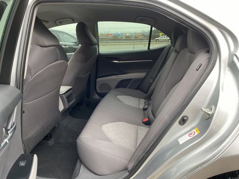 Used 2018 Toyota Camry LE image 17