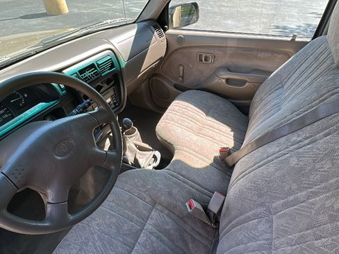 Used 2003 Toyota Tacoma 2WD Regular Cab image 22