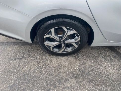 Used 2020 Kia Forte LXS FWD image 23
