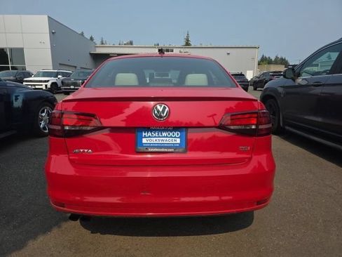 Used 2016 Volkswagen Jetta Sport FWD image 3