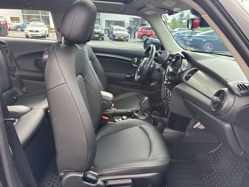 Used 2022 MINI Cooper 2-Door Hardtop FWD image 9