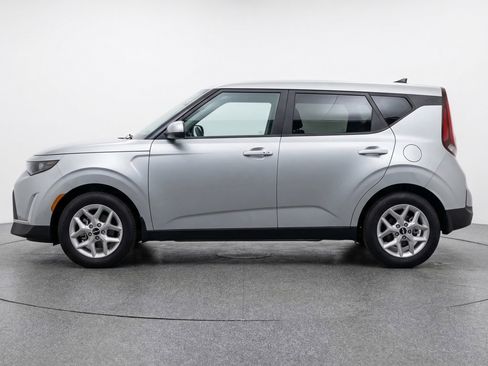 Used 2025 Kia Soul LX w/ LX Technology Package image 5