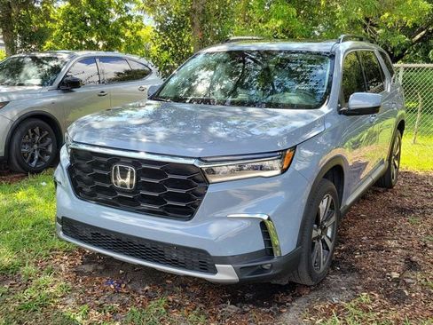 Used 2024 Honda Pilot Touring image 3