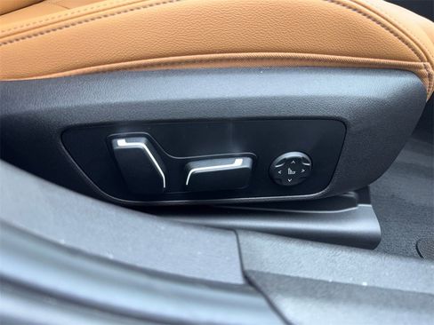 Used 2025 BMW 330i xDrive Sedan w/ Premium Package image 47