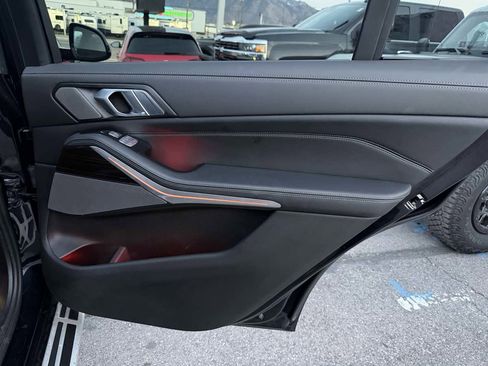 Used 2023 BMW X7 xDrive40i w/ M Sport Package image 17