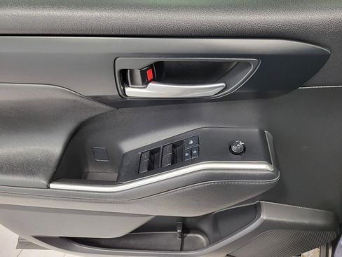 Used 2021 Toyota Highlander XLE image 25